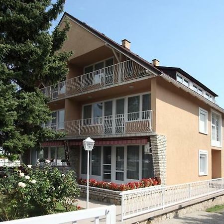 Siesta Apartmanhaz Balatonfuered Екстериор снимка